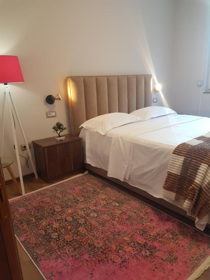 Veranda Rooms And Apartments ติรานา ภายนอก รูปภาพ